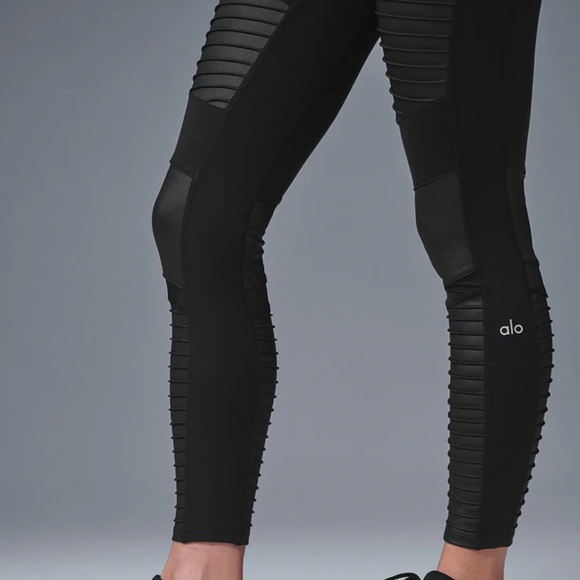 alo Moto Legging - Medium - Picture 6 of 10